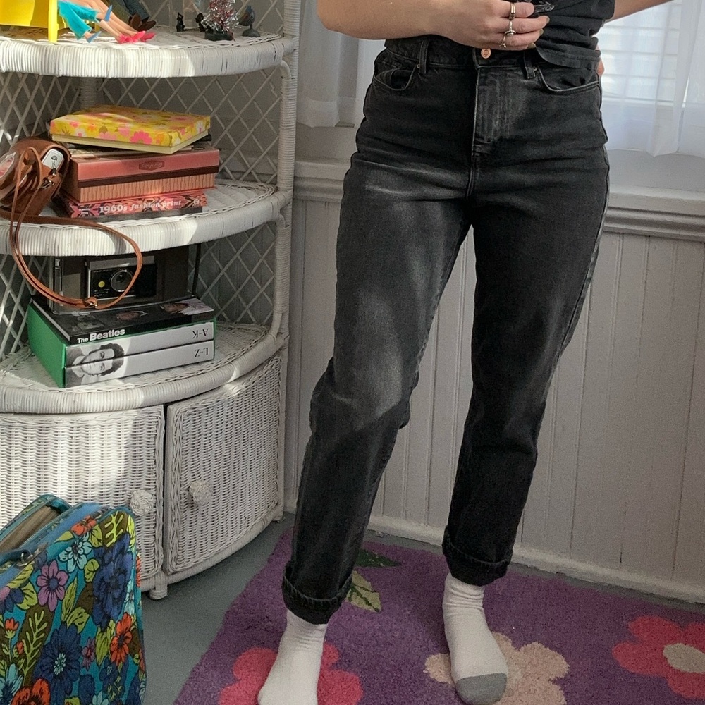 New look faded black mom jeans size 8